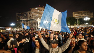 Размирици в Гватемала заради забавеното встъпване в длъжност на президента 