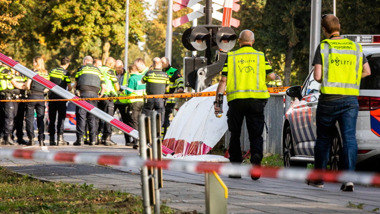 Четири деца загинаха в Холандия при сблъсък с влак