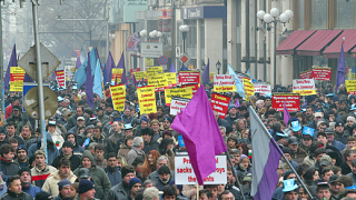 3 хиляди работници протестират пред "Кремиковци"