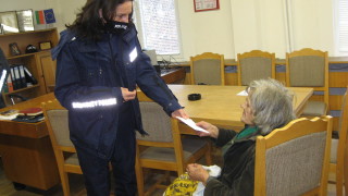 Задържаха 15 годишен нападнал и ограбил възрастна жена в Павликени съобщават