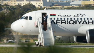 Похитителите се предадоха, всички напуснаха отвлечения либийски самолет