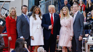 Доналд Тръмп младши се развежда след 12 години брак Става въпрос