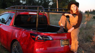 Влогърката, която превърна Tesla Model 3 в пикап