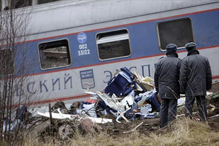 Разследва се версията за взрив в руския влак