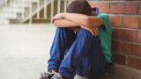  Шамари, закани и скубене: Ученичка малтретира момче със СОП в Перник 