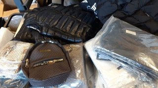 Митнически служители откриха 81 552 маркови артикула при три проверки