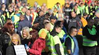Мирно протича протестът на пътищарите пред НС Засилено е полицейското