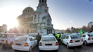 Светият Синод с offroad джип, дарен от МВР