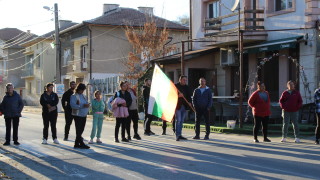 Шуменци се събраха на протест пред сградата на ВиК Шумен заради