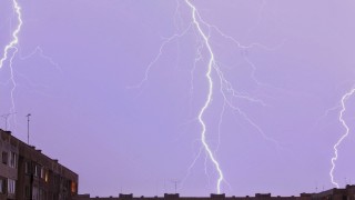 Късо съединение е предизвикало пожар в апартамент в район Южен