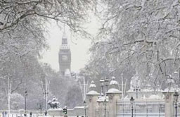Снегът блокира и Великобритания