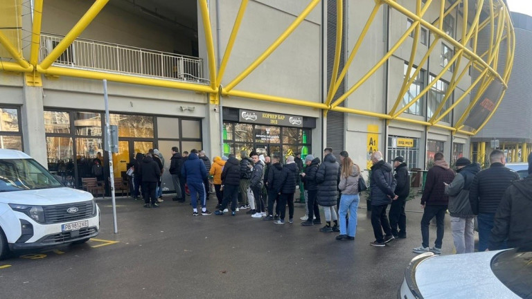 От Ботев Пловдив публикуваха снимки, на които се вижда на