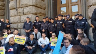 Централната избирателна комисия ЦИК бе на ръба на закона защото