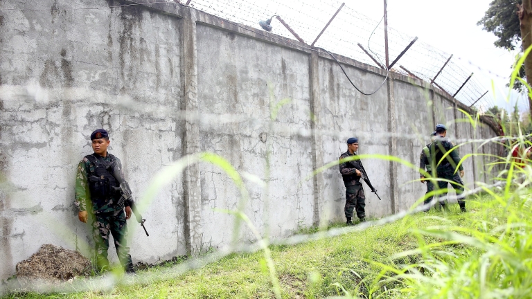 Полицията във Филипините временно спря войната срещу наркотиците