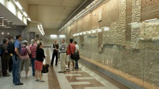 Хора чакат по 5 часа за електронен билет в атинското