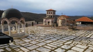 Нито една лъжица и вилица няма да вземе никой от