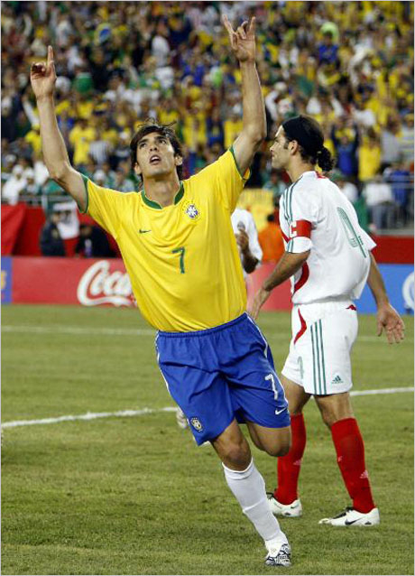 Първи успех за Бразилия срещу Мексико от 3 години