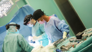 Тригодишно момченце е паднало от тераса на третия етаж на