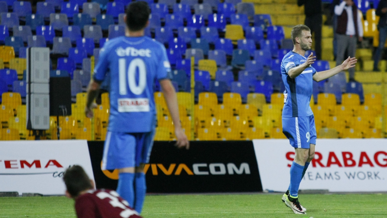 Левски изпуска титуляри без пари