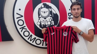 Нападателят Илия Димитров подписа договор за две години с Локомотив