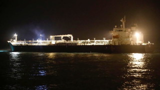 Военноморските сили на Иран за кратко задържаха петролен танкер под