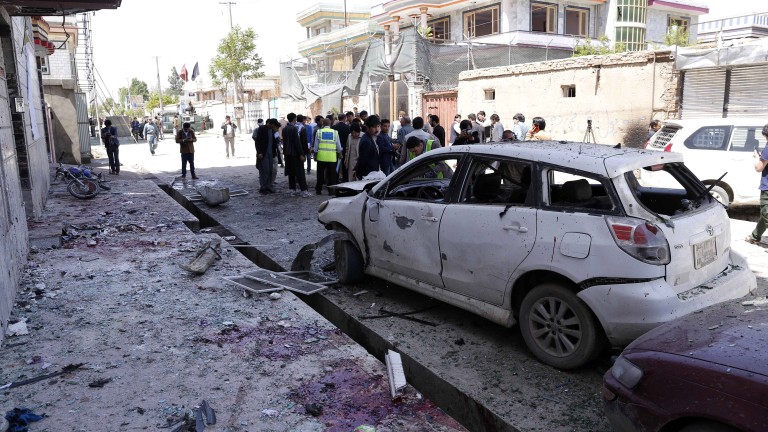 Загинали и ранени при самоубийствен атентат и престрелка в Афганистан 