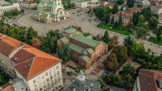 Парламентът няма да използва зоната за охрана обособена на площад