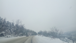 Вятър и сняг в Източна България