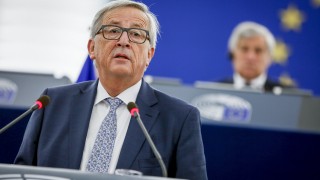 Председателят на Европейската комисия ЕК Жан Клод Юнкер приветства голямата реч