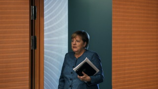 Германският канцлер Ангела Меркел поиска незабавно освобождаване на задържаните в
