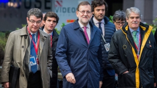 Премиерът на Испания търси подкрепа за избягване на ляв кабинет след вота