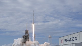 SpaceX успешно изстреля ракета със сателити