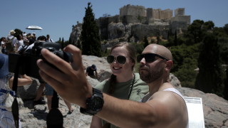 Черни облаци за гръцкия туризъм След 5 силни години се