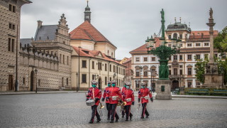 В Чехия връщат задължително носене на маски
