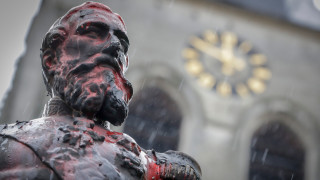 Белгийският пристанищен град Антверпен свали статуя на крал Леополд II