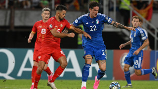 Италианският халф на Фиорентина Николо Дзаниоло който играе за виолетовите