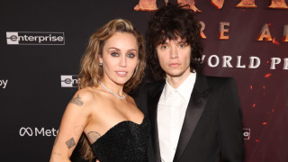 Актрисата Майли Сайръс предизвика слухове че може би е сгодена