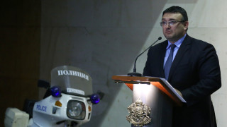 Вътрешният министър Младен Маринов заяви че се стараят да поддържат европейски условия