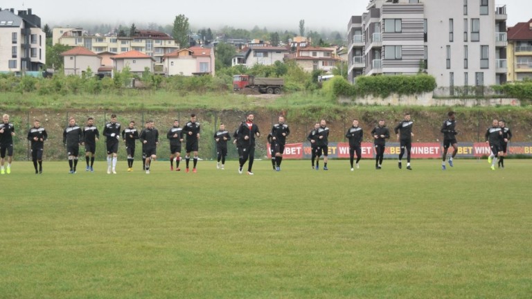 Футболистите на Локомотив (Пловдив) направиха последната си тренировка само няколко