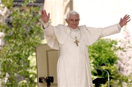 Папа Бенедикт XVI през март в Африка