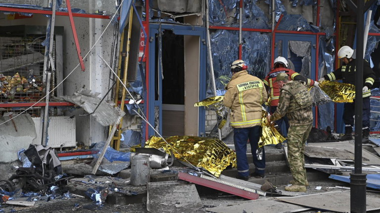 Петима души, включително едно дете, бяха убити при украинска ракетна