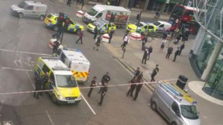 Улица Ливърпул в Лондон е евакуирана има заграждения и въоръжена полиция