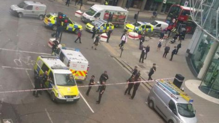Лондонска улица е евакуирана заради подозрителен пакет 