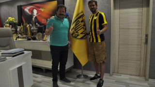 Бившият футболист на Милан и Атлетико Мадрид Алесио Черчи ще