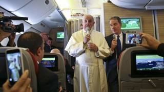 Папа Франциск предупреди че светът е на крачка от ядрена