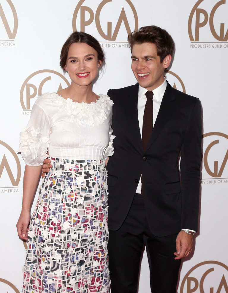 Със брачна половинка си Джеймс Райтън