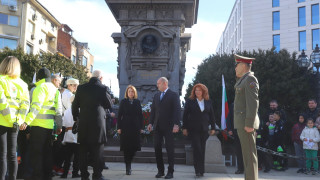 Президентът Румен Радев и вицепрезидентът Илияна Йотова отдадоха почит пред паметта