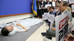 Опозиционният лидер на Южна Корея е в болница след гладна стачка, прокуратурата иска ареста му