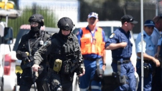Полицейска операция в Австралия