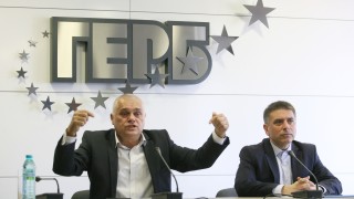 Корнелия Нинова спекулира няма тайни преговори за мигрантите Това